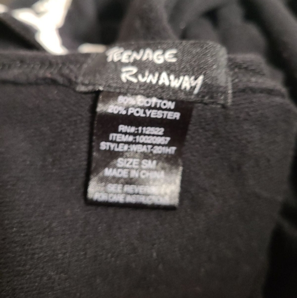 Teenage Runaway Sweater - Picture 11 of 12